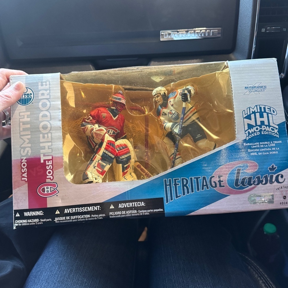 McFarlane Toys NHL Heritage Classic –Jason Smith vs Jose Theodore (Series 9) NIB